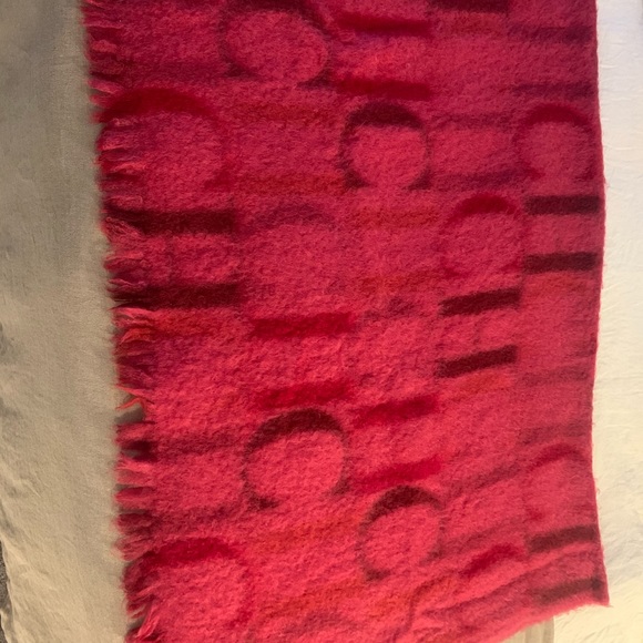 Carolina Herrera blanket - Picture 2 of 3